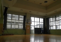 遊戯室です。卓球、バドミントン、バスケットボールなど体を動かして遊べます。