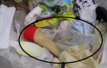 写真：汚れたプラスチック1