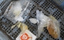 写真：汚れたプラスチック2