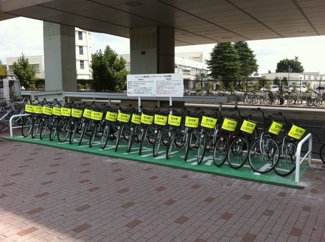 写真：多摩モノレール高松駅下レンタサイクルポート