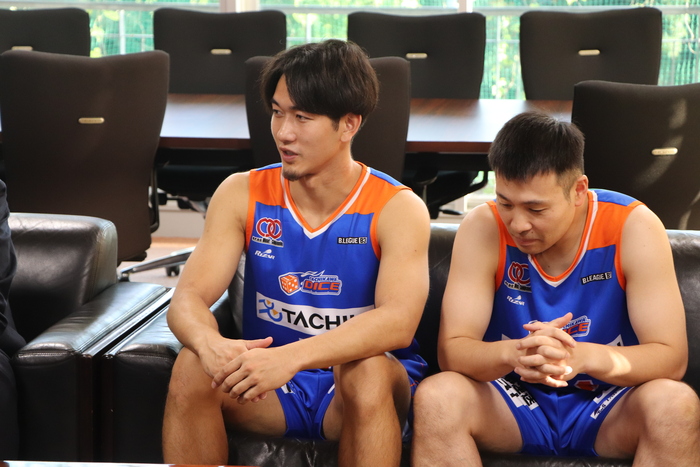 左から町井丈太選手、佐藤文哉選手