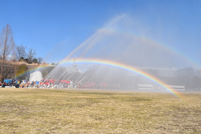 写真：一斉放水