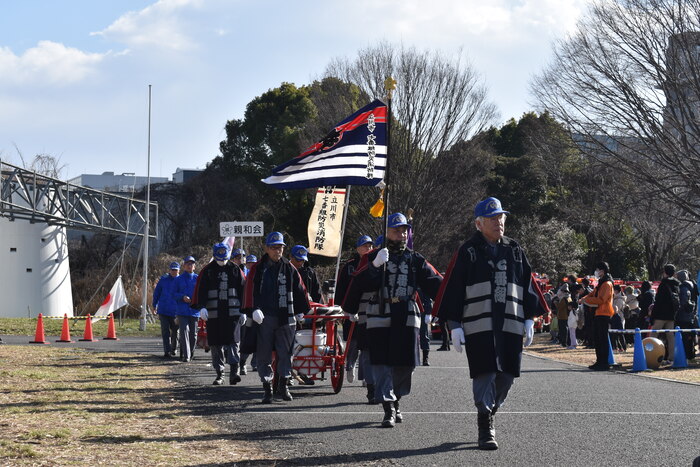 写真：市民消火隊行進