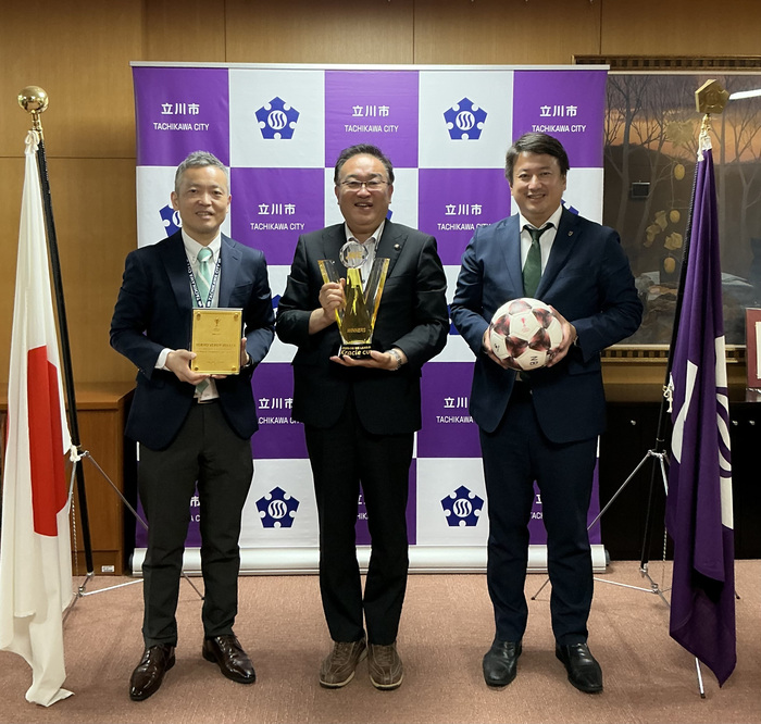 市長と副社長の集合写真