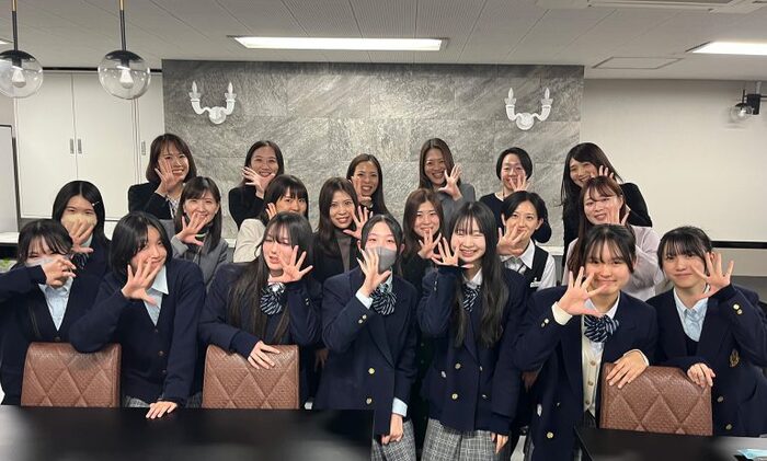 写真:三菱UFJ銀行を取材したときの様子
