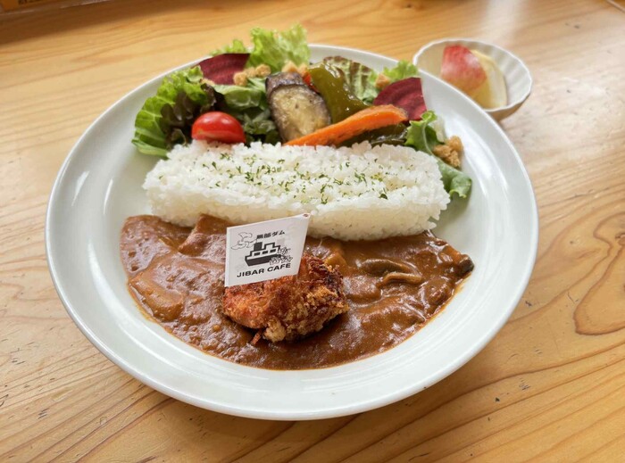 秋の黒部ダムカレー