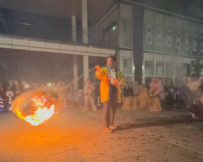 立川よいと祭り松明まわしの様子
