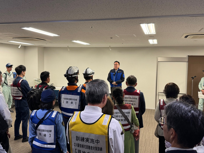 立川駅帰宅困難者対策訓練の様子