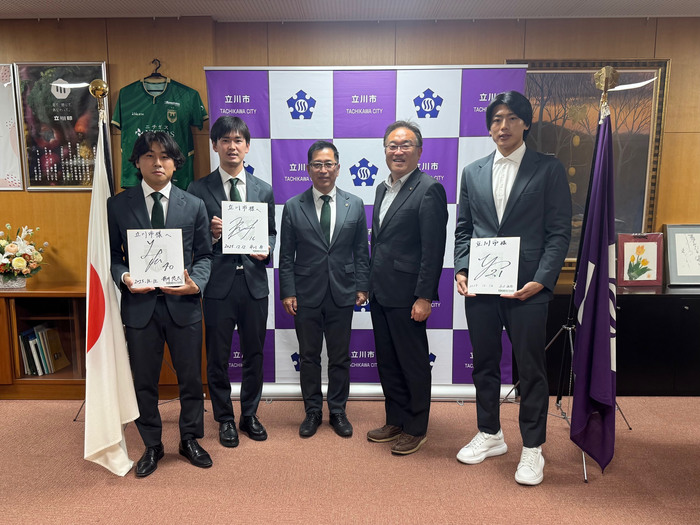 東京ヴェルディ栗田副社長ほか来庁時の様子