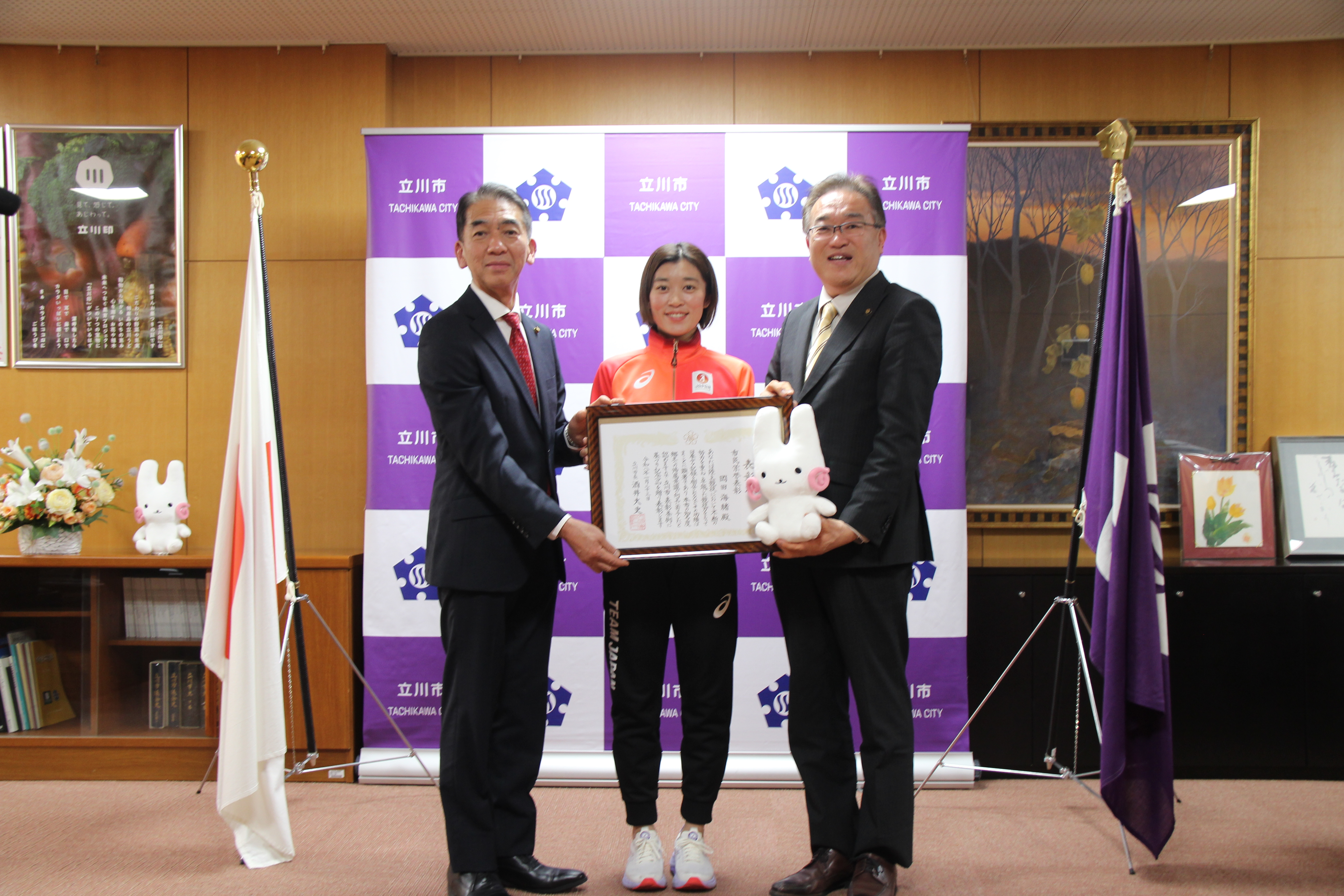 市民栄誉表彰式の様子(岡田海緒選手)