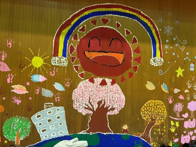 二小のキャラクターにこりんの画像