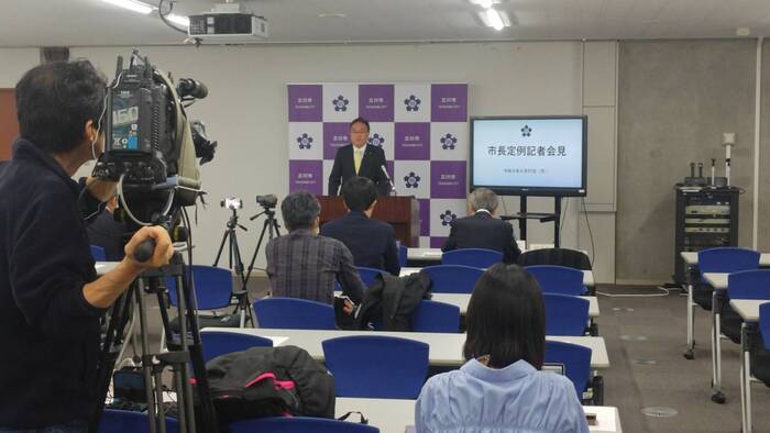 記者会見の様子