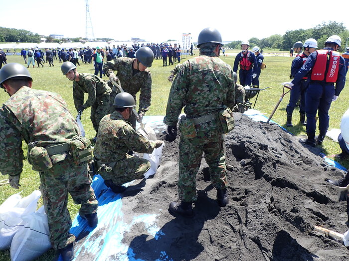 写真:自衛隊員も訓練に参加しました。