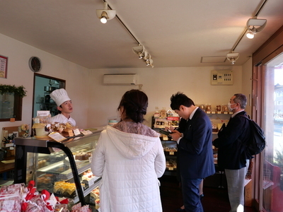 店舗訪問審査の様子