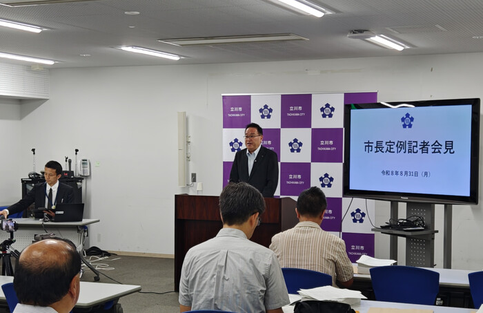 記者会見