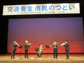 国立音楽大学の学生が演奏している写真