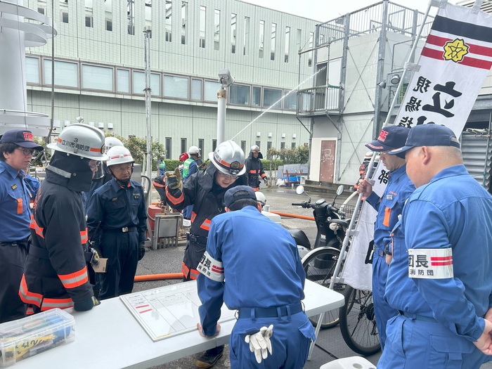 本団が支持を出している様子