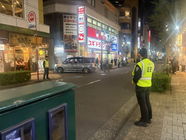 立川駅周辺の巡回パトロール(すずらん通り)