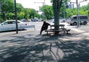 砂川五差路のベンチの写真