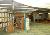 中央図書館(2階入口)